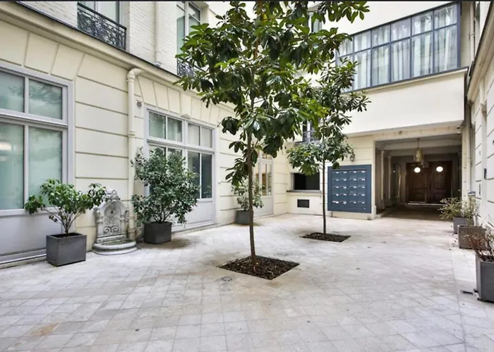 L\'Avenue Montaigne